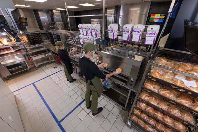 McDonald's comienza a implementar su protocolo 'Entono seguro' en sus más de 500 restaurantes en España