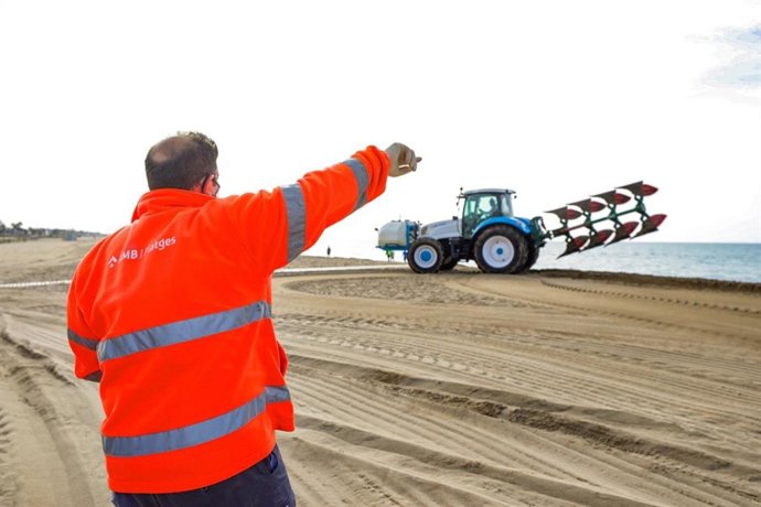 El AMB empieza los trabajos de acondicionamiento de las playas