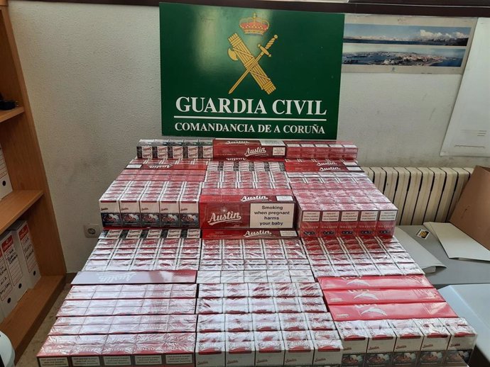 Cajetillas de tabaco de contrabando interceptadas por la Guardia Civil en Oleiros (A Coruña)