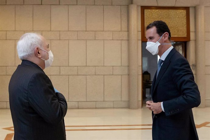 El presidente sirio, Bashar al Assad, y el ministro de Exteriores iraní, Mohamed Javad Zarif