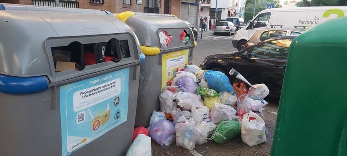 Contenedores en la calle Manuel Arellano