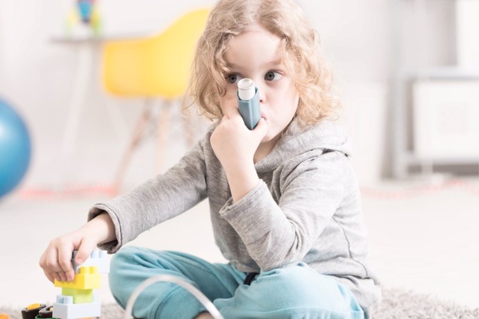 Los síntomas del asma pueden ser confundidos con los del coronavirus. Aprende cómo diferenciarlos.