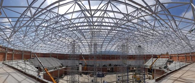Obras del Olivo Arena ya con la estructura de la cubierta