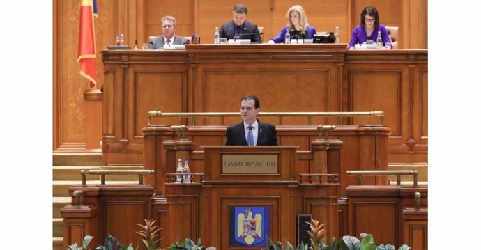 El primer ministro de Rumanía, Ludovic Orban, en una comparecencia en el Parlamento