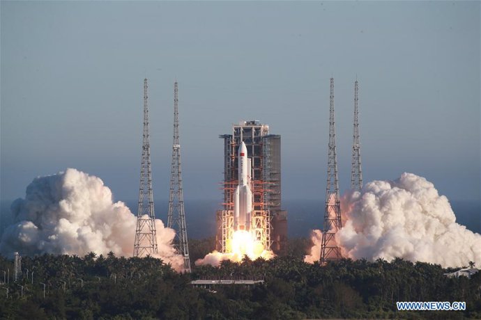China estrena con éxito su mayor cohete pesado