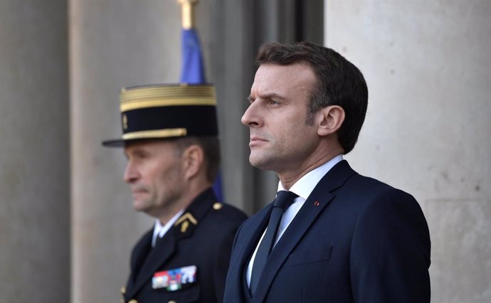 Coronavirus.- Macron sobre las vacaciones de verano en Francia: "Es demasiado pr
