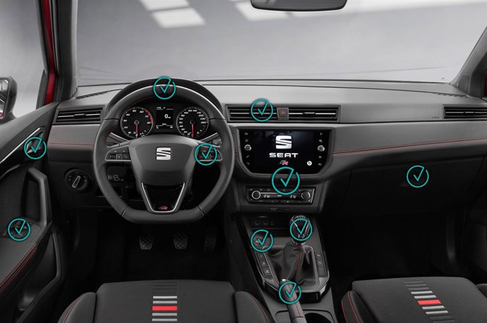 Imagen de los puntos a desinfectar del interior de un coche.