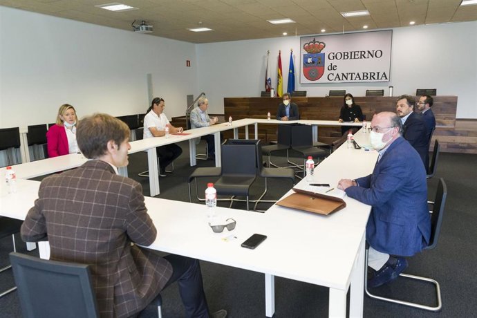 El consejero de Innovación, Francisco Martín, con la Comisión de Comercio de la CEOE