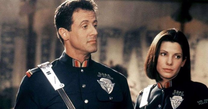 Sylvester Stallone y Sandra Bullock en Demolition Man