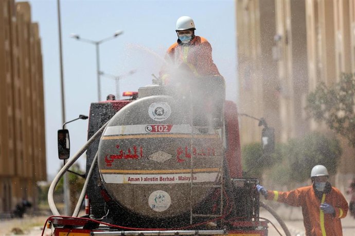 Trabajos de desinfección en la Franja de Gaza durante la pandemia de coronavirus