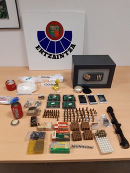Droga y munición localizada en Santurtzi (Bizkaia)