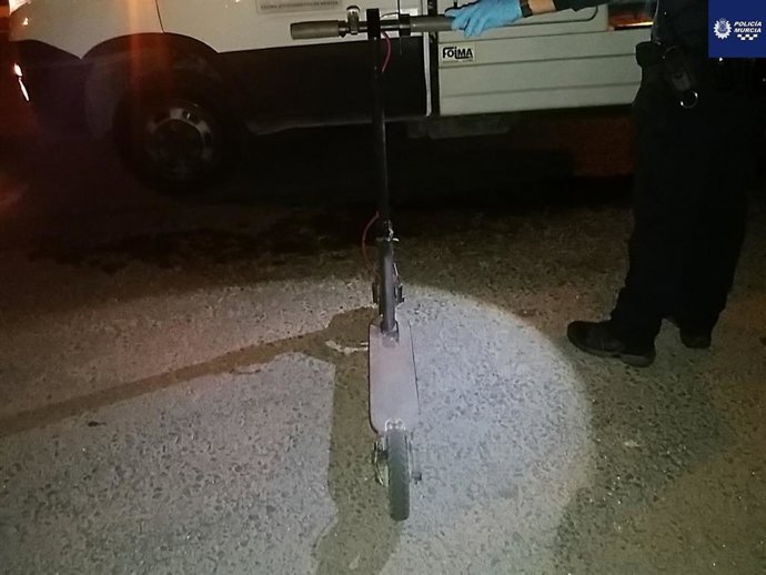 Denunciado en Murcia el conductor de un patinete eléctrico por negarse a someterse al test de alcoholemia