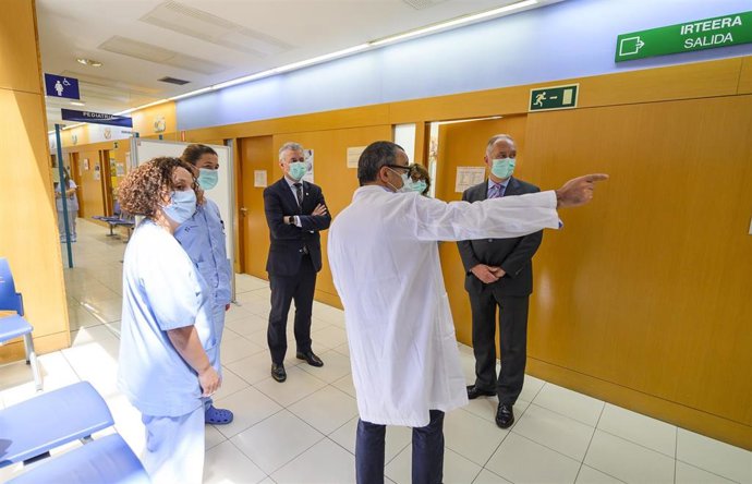 El lehendakari, Iñigo Urkullu, acompañado de la Consejera de Salud Nekane Murga y el Director General de Osakidetza Juan Luis Diego, ha visitado el Centro de Salud de Lakuabizkarra