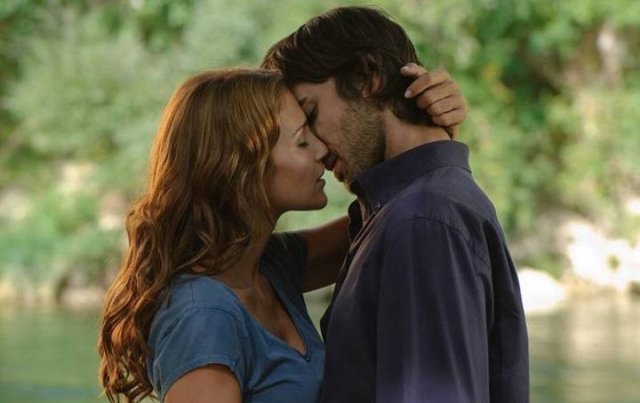 Paula Echevarría y Aitor Luna, truco para besar