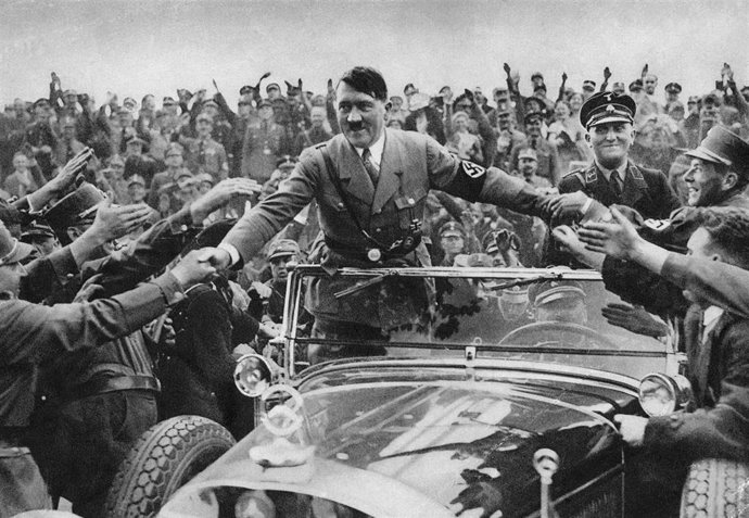 Adolf Hitler, en una imagen de un acto en Nuremberg en 1933