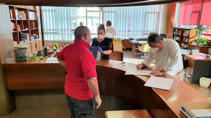 Reparto de máscaras protectoras