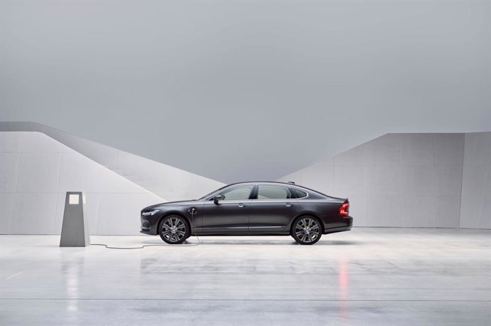 Volvo S90 Recharge T8.