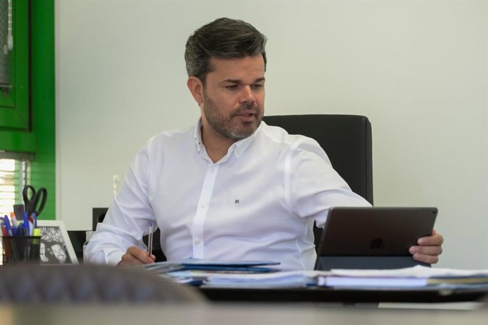 El consejero de Cooperación y Vivienda del Cabildo de Tenerife, Zebenzuí Chinea