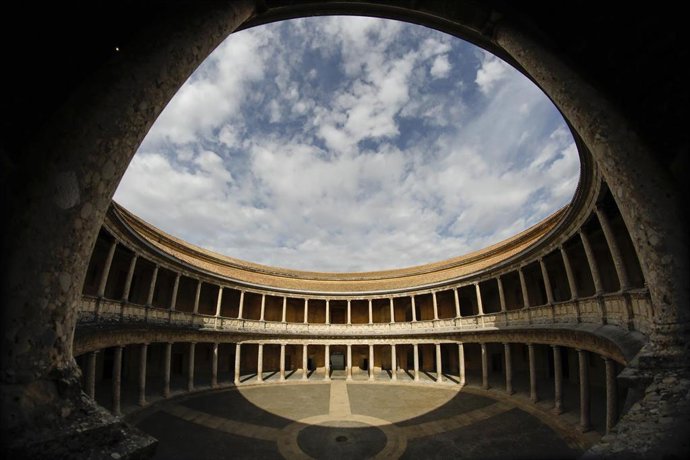 La Alhambra de Granada sin turistas por la crisis del coronaviru. Granada a 18 de abril del 2020