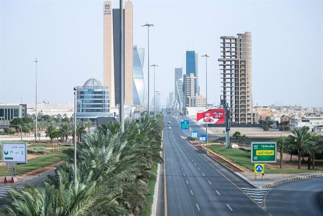Una carretera en la capital de Arabia Saudí, Riad, durante la pandemia de coronavirus