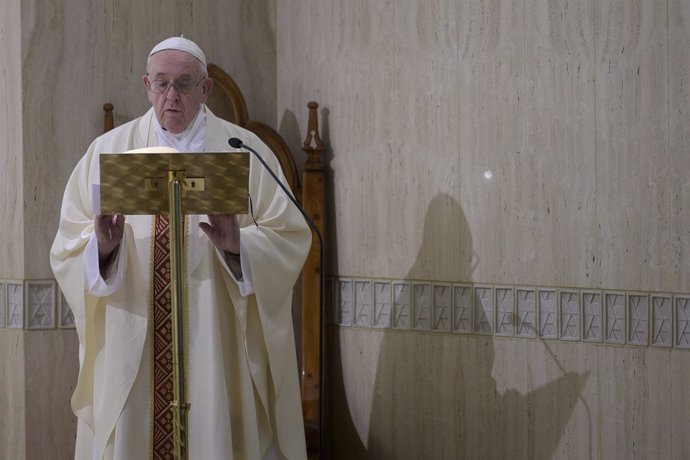 El Papa dice que los diáconos "no son sacerdotes de segunda clase" y pide rezar 