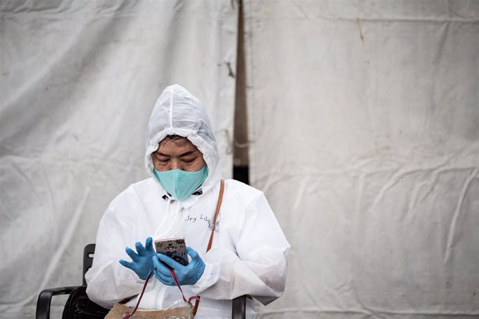 Un trabajador sanitario en Indonesia. 