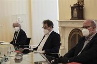 UGT y CCOO ven a Ayuso "carente" de plan anticrisis y piden "garantías" para recuperar actividad sin contagios