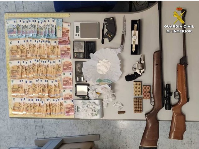 Detenido un matrimonio y su hijo por vender cocaína en Mutxamel