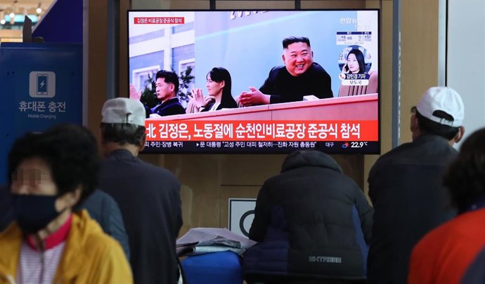 Kim Jong Un visto en una televisión en Seúl