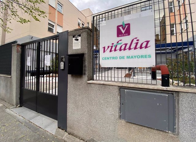 Entrada al centro de Mayores Vitalia ubicado en Leganés donde los militares de la UME están llevando a cabo tareas de desinfección para evitar así la propagación del coronavirus en los centros de mayores, en Madrid (España), a 24 de marzo de 2020.