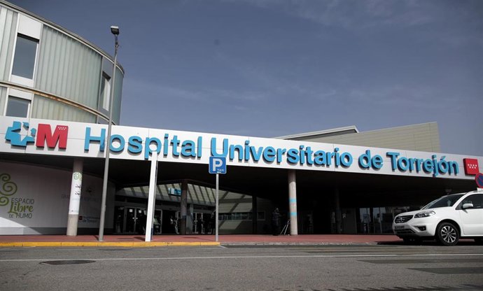 Entrada al Hospital Universitario de Torrejón, donde se encuentran ingresados los dos nuevos pacientes afectados de coronavirus en Madrid, uno de ellos en la UCI, y que elevan a cuatro los infectados en la comunidad autónoma.