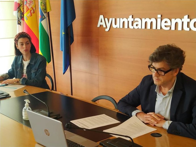 Los concejales del PP Antonio Ruiz Lasanta y Patricia Lapeña han criticado el modelo de movilidad "de asalto" del Gobierno municipal
