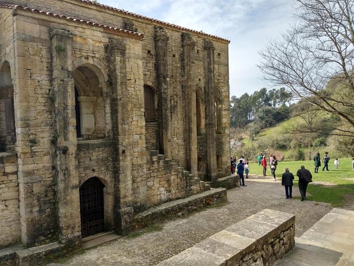 Monumento Prerrománico de Santa María del Naranco, en Oviedo.