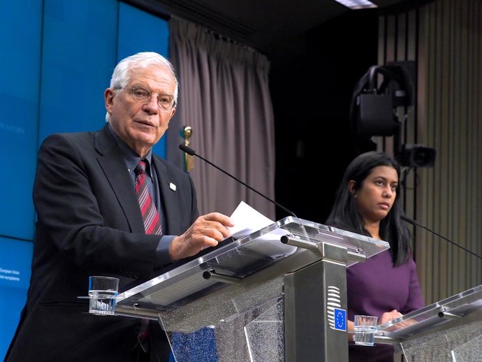 Balcanes.- Borrell no descarta un acuerdo con intercambio de territorios entre S