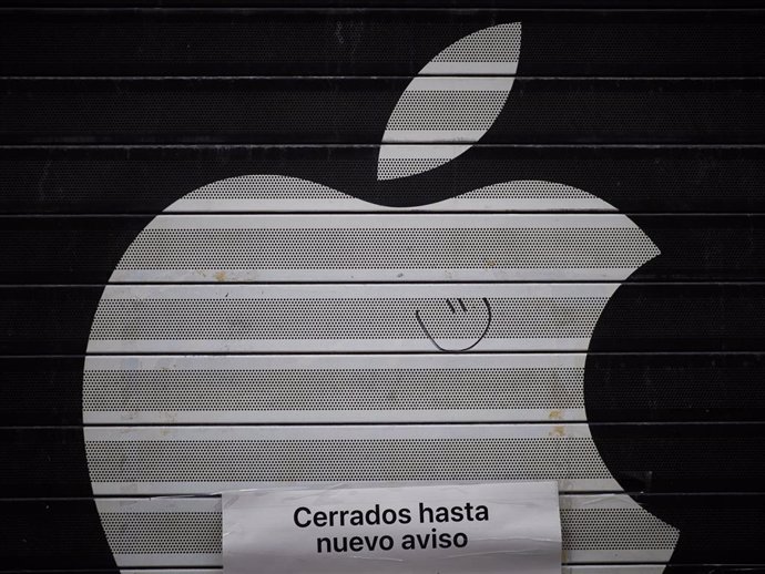 Tienda de Apple  en Pamplona, cerrada durante el Estado de Alarma decretado por el Gobierno de España como consecuencia del Covid-19