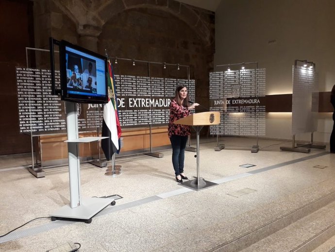 Isabel Gil Rosiña en rueda de prensa tras el Consejo de Gobierno de la Junta de Extremadura