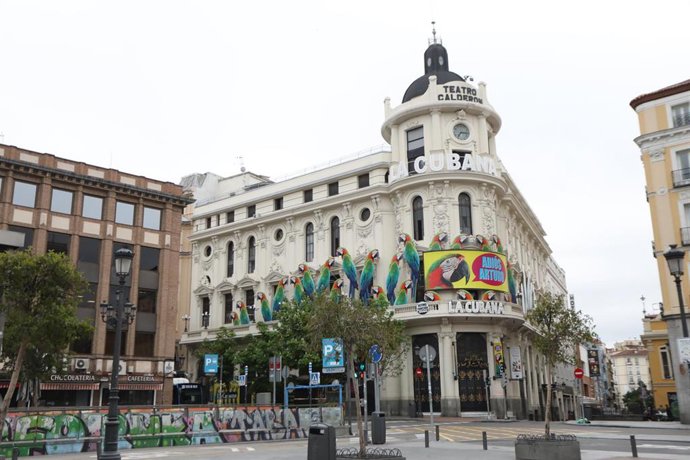 Fachada del Teatro Calderón en la madrileña Plaza de Jacinto Benavente