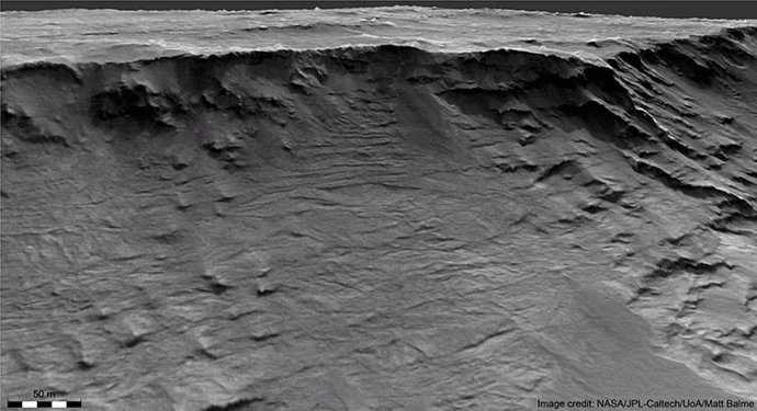 Visión clara de rocas formadas por agua corriente en un acantilado de Marte