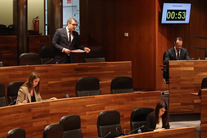 Intervención del portavoz de Foro, Adrián Pumares, durnate el pleno semipresencial de la Junta General del Principado de Asturias en el que se aprobó una PNL de apoyo al sector agroalimentario planteada por su partido.