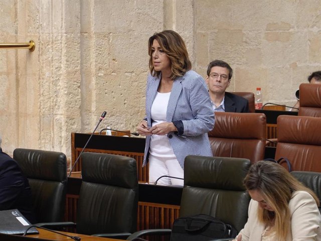 La secretaria general del PSOE-A, Susana Díaz, en el Pleno del Parlamento.