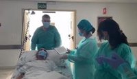 Almería cuenta cinco días sin fallecidos ni más hospitalizados por covid-19 tras una jornada con un alta en UCI