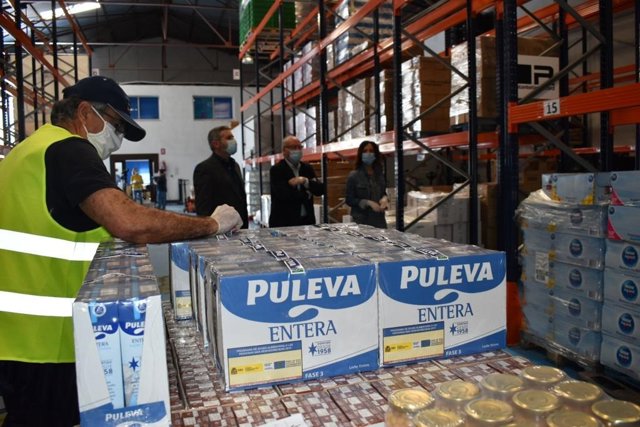 Visita de la delegada del Gobierno andaluz en Jaén, Maribel Lozano,al Banco de Alimentos de Jaén