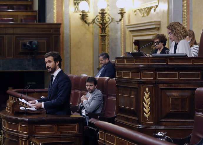 El líder del PP, Pablo Casado, interviene desde la tribuna durante el pleno del Congreso este miércoles donde se autorizará otra prórroga del estado de alarma solicitada por el Gobierno. En Madrid, (España), a 6 de mayo de 2020.