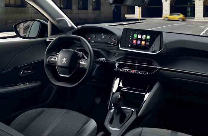 Imagen de un puesto de conducción de Peugeot 208.