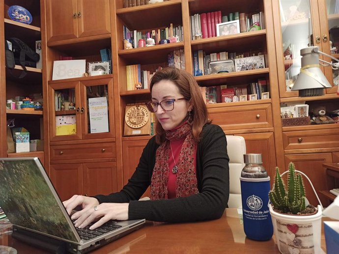 Nota Y Foto: Un Estudio De La Uja Muestra Las Emociones Experimentadas Por El Personal Sanitario Durante La Crisis Del Covid 19 Destaca Que Se Siente Muy Desprotegido, Con Miedo Y Estresado