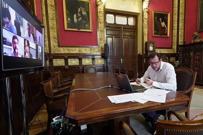 El alcalde de Valladolid, en la anterior reunión del Grupo de Trabajo con todos los partidos de la Corporación.