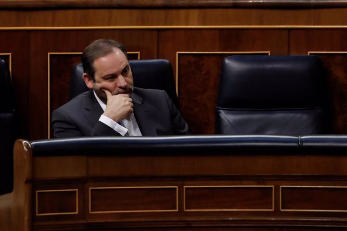 El ministro de Transportes, José Luis Ábalos, en el pleno del Congreso este miércoles donde se autorizará otra prórroga del estado de alarma solicitada por el Gobierno. En Madrid, (España), a 6 de mayo de 2020.