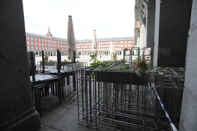 Terraza de un restaurante de la Plaza Mayor cerrada durante la fase 0 de la desescalada 