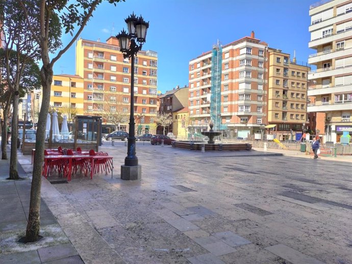 Plaza de Pedro Miñor en Oviedo, vacía tras decretase el estado de Alarma por el  Coronavirus.