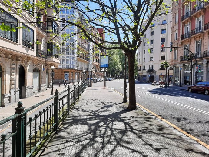 Jornada soleada de abril en Bilbao durante el confinamiento